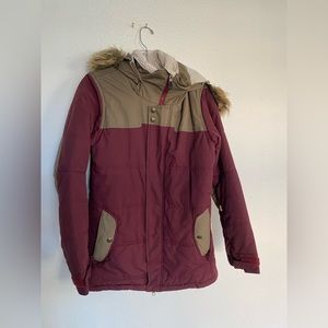 686 Down Waterproof Winter Snowboard Jacket in Maroon with Fur Trim Hood
